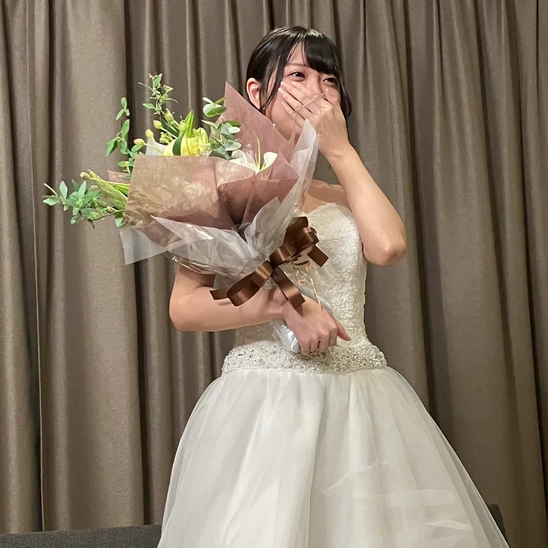 [终于开始贩卖]惠理佳泪下的毕业婚礼！在粉丝感谢祭的个人摄影会上挑战奖励！附有写真集的先行销售版！-cd7