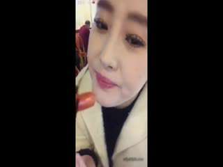 百度热搜网红主播工地大尺度挑逗建筑工人遭网友怒怼的那个女主播各种场所露骨挑逗