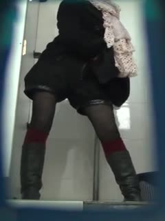 【厕所偷拍】商场厕拍姐妹在厕所聊天